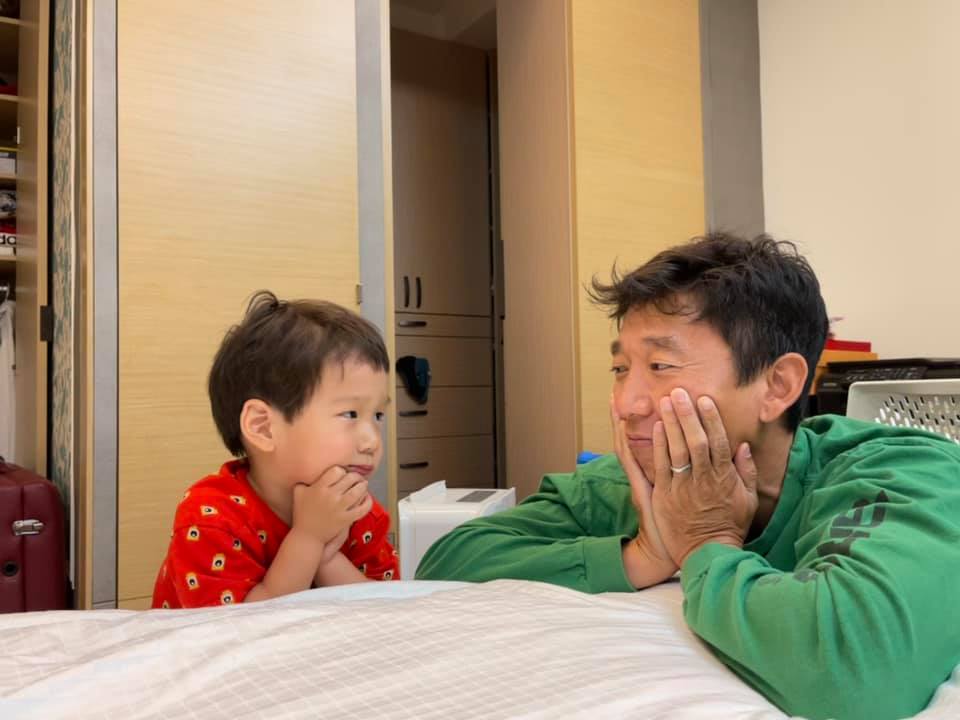 隋棠曬出近期幫小兒子Olie剪的頭髮。(圖/翻攝自隋棠臉書)