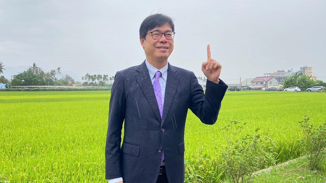議員轟「名牌西裝當雨衣」　陳其邁：剛好去證婚