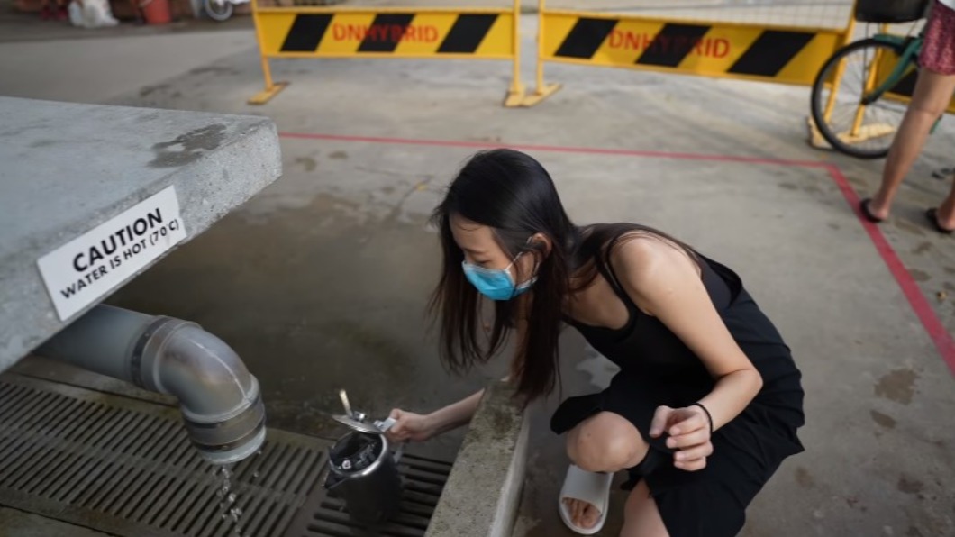 台網紅在新加坡「溫泉公園煮雞翅」 當地人批噁:請自重