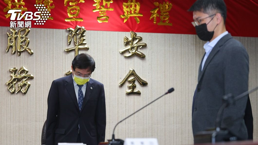 台鐵局長交接典禮，開始前為太魯閣號事故罹難者默哀30秒。（圖／中央社）