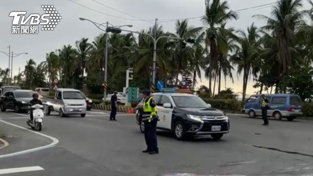 事故造成後方車流壅塞。（圖／TVBS）