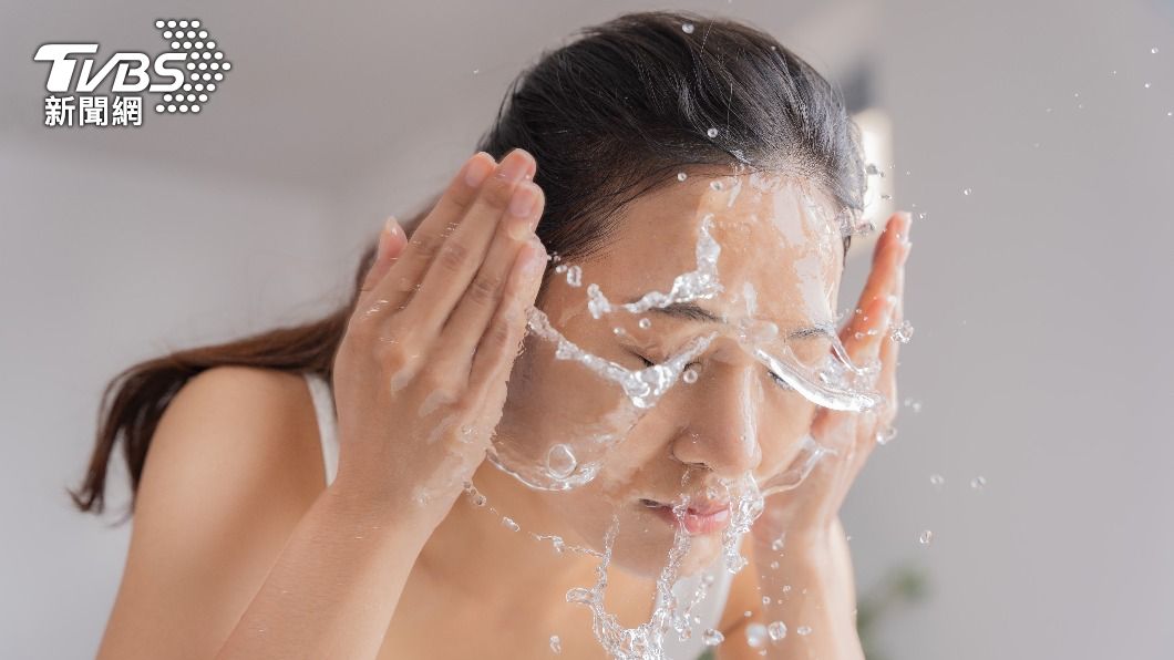 卸妝一定要徹底清潔,小細節也不能放過。(示意圖/shutterstock 達志影像)