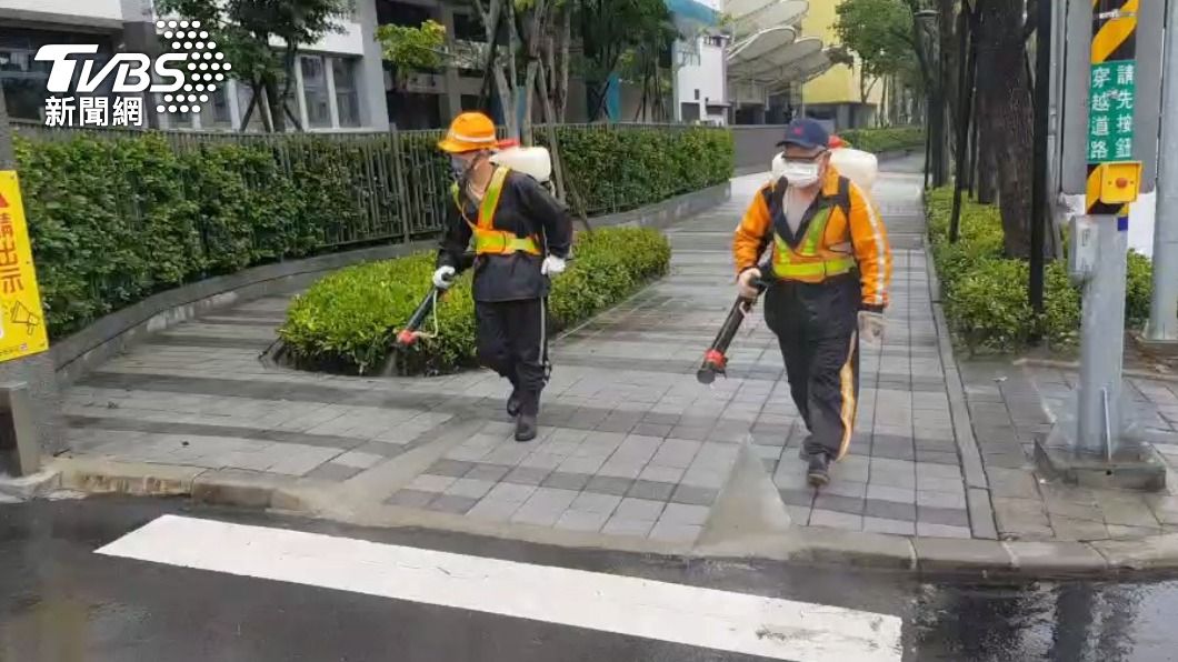 華航機師案又造成2名本土感染，案1113校園急消毒。（圖／TVBS）
