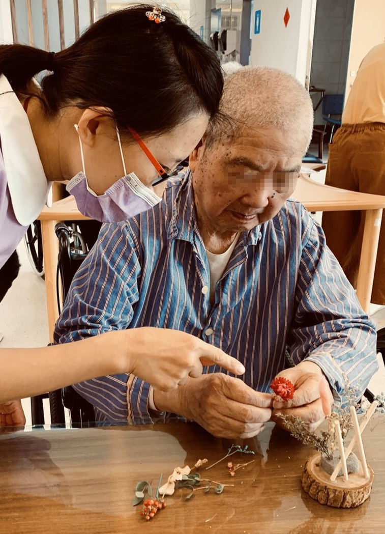 張爺爺在埔榮護家生活。(圖/臺中榮總埔里分院提供)