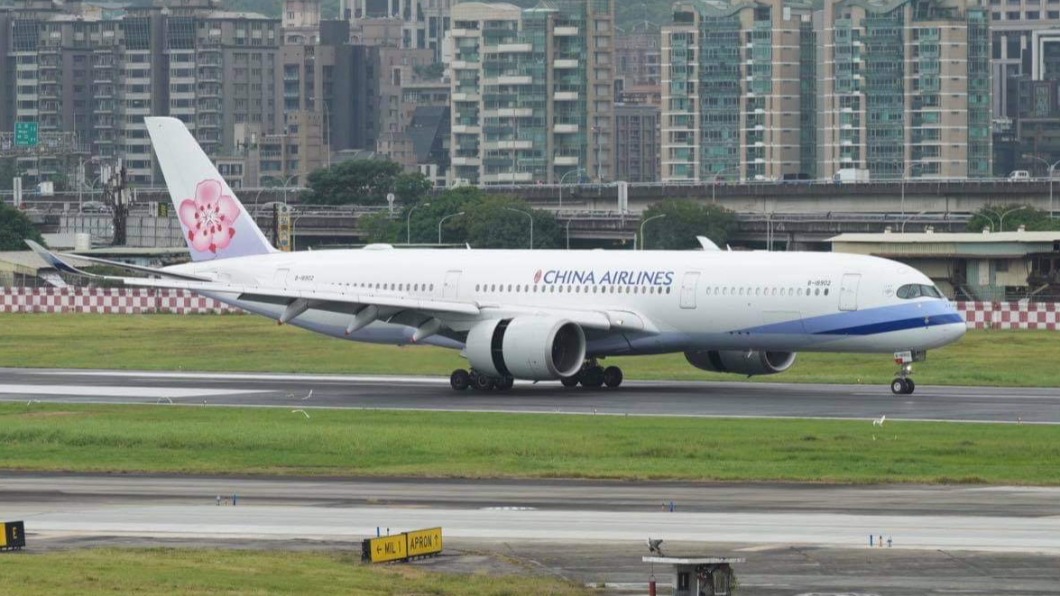6班機遭鳥擊!桃機跑道突關閉 華航急轉降松山機場