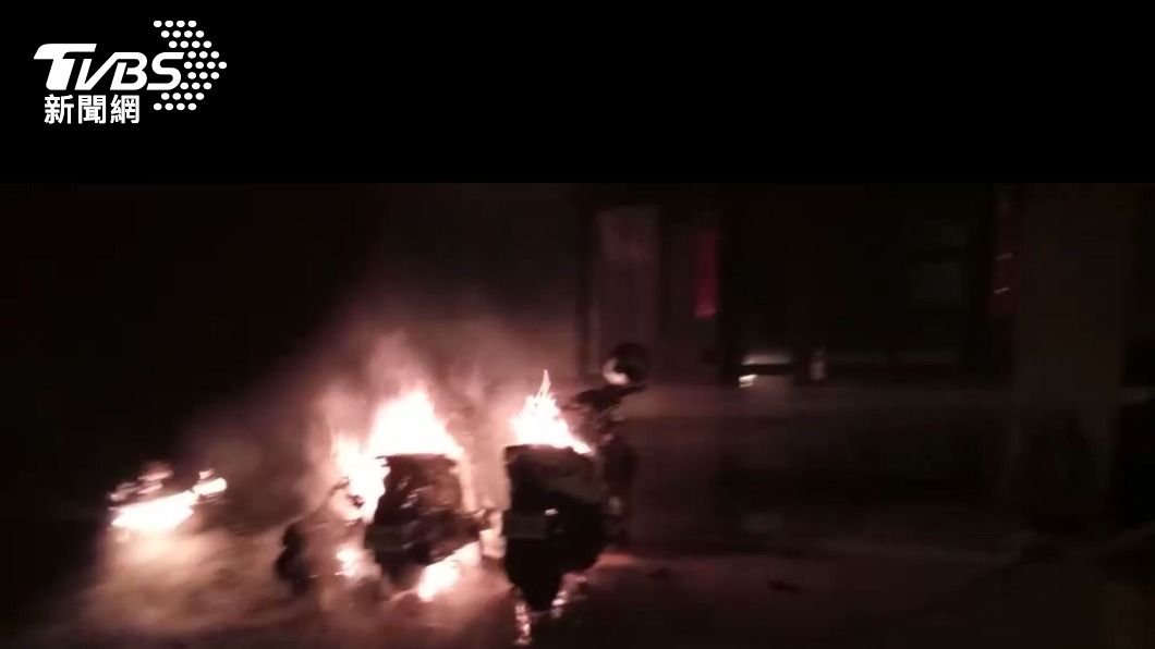 馬公昨(29)日深夜發生機車起火事件,原因調查中。(圖/中央社)