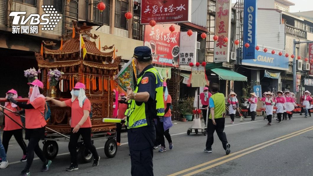 台南白河福安宮媽祖遶境登場 警方動員維安