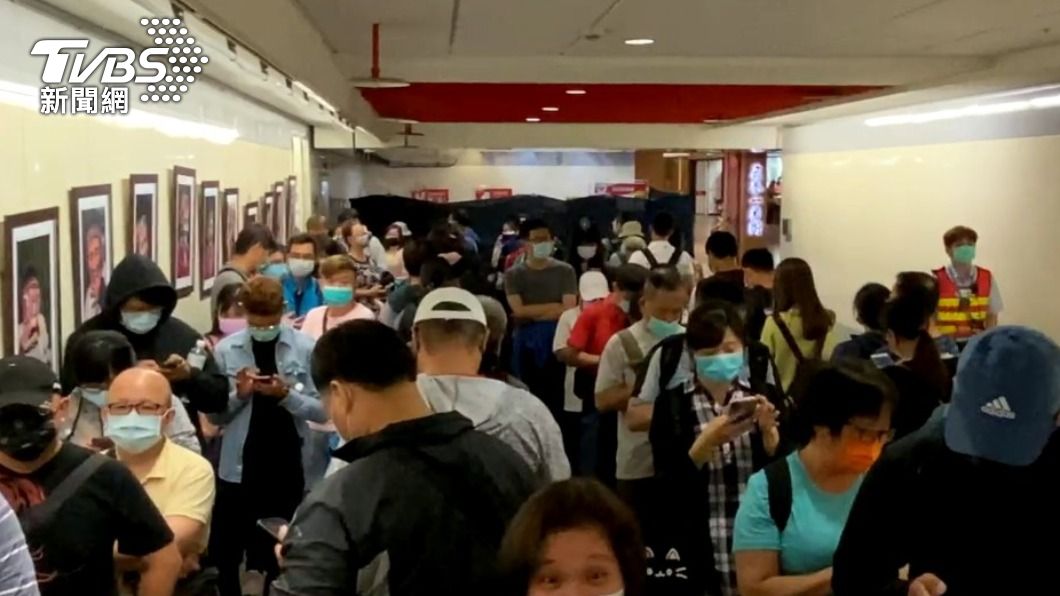 北捷25週年!推電聯車立體悠遊卡 爆發排隊搶購潮