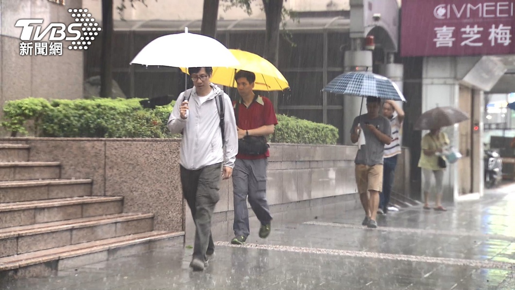 強烈降雨將伴隨春雷與強陣風。（示意圖／TVBS資料畫面）