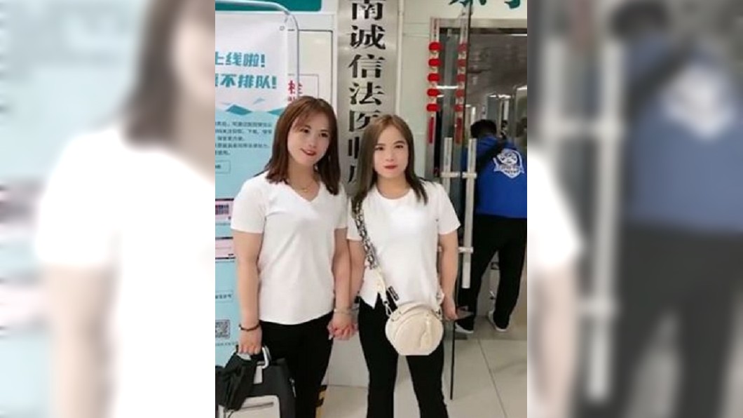 事後兩人相約做DNA鑑定,真的是雙胞胎姊妹。(圖/翻攝自微博)