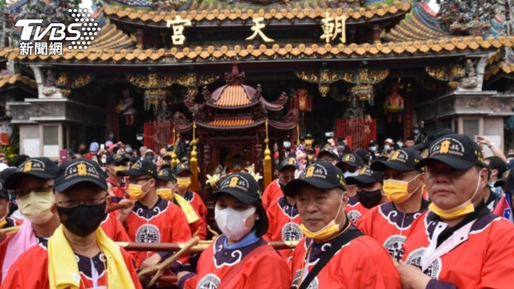 第三代媽祖鑾轎首次出廟。(圖/中央社)