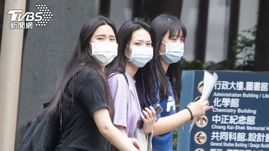 四技二專統測登場 戴口罩量體溫不開放陪考