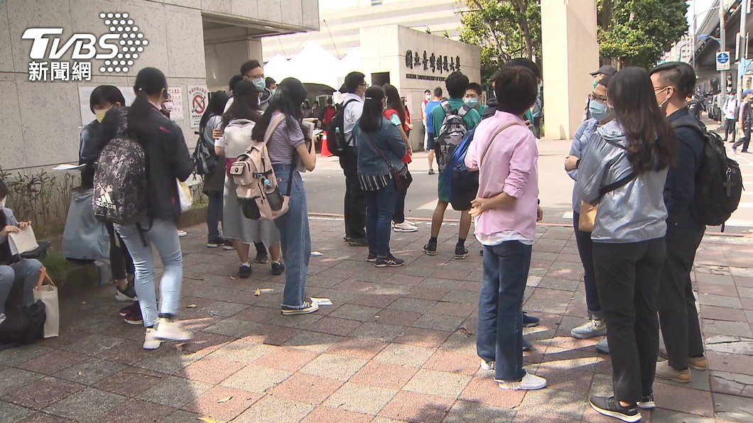 統測9.6萬名考生應試 若發燒將安排防疫試場