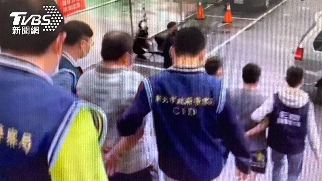 製毒老師傅道上搶著要 警上門逮人抄毒品、衝鋒槍