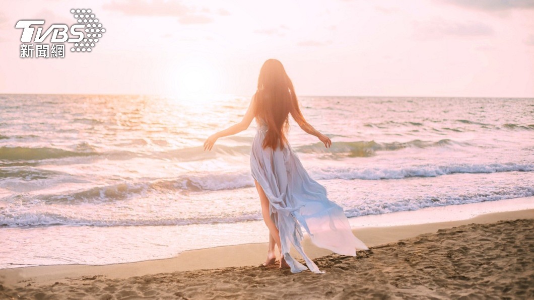 50多歲的婆婆保養超好,外貌身材凍齡宛如美魔女。(示意圖/shutterstock 達志影像)