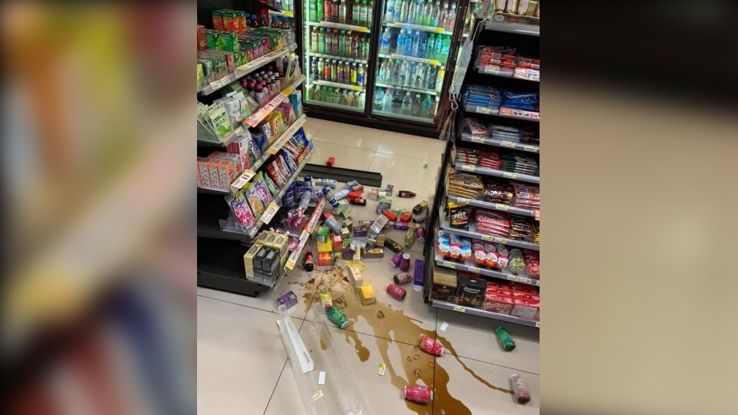 商品玻璃罐碎裂，液體漏出。（圖／翻攝自我是北投人 Ⓞ 台北市北投區 Ⓞ）