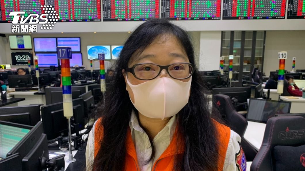 高級救護技術員王俊琇線上提供醫療指導。（圖／TVBS）