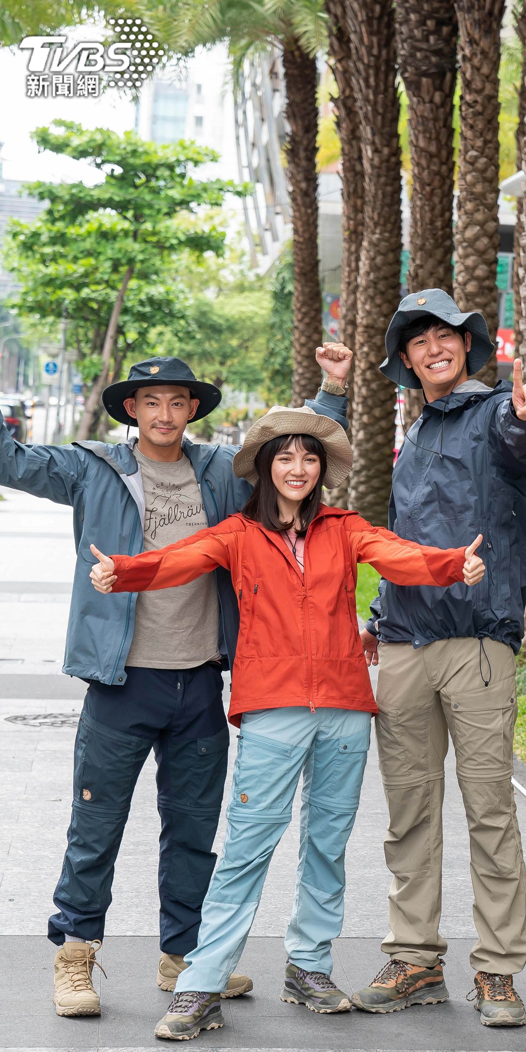 朵拉(圖中)及風田(圖右)登玉山都面臨高山症發作的不適情況。(圖/TVBS)