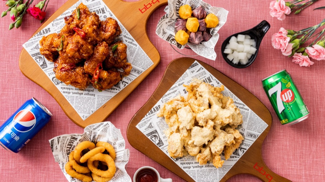韓式炸雞母親節外帶外送套餐。(圖/bb.q CHICKEN提供)