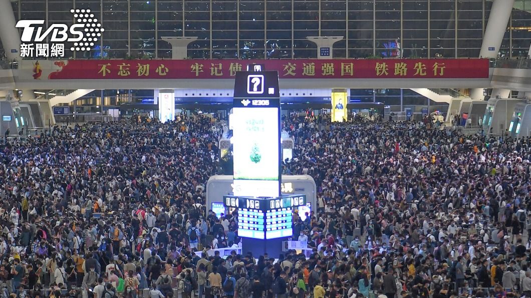 5月1日全國鐵路旅客運量高達1882.6萬人次,較去年同期成長9.2%,創單日運量歷史新高。(圖/中央社)