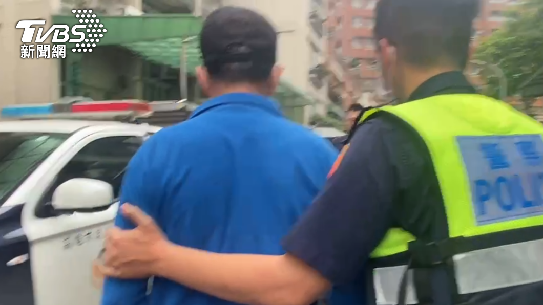 爆口角情緒失控！高雄翁「狠砍8刀」妻噴血倒床上