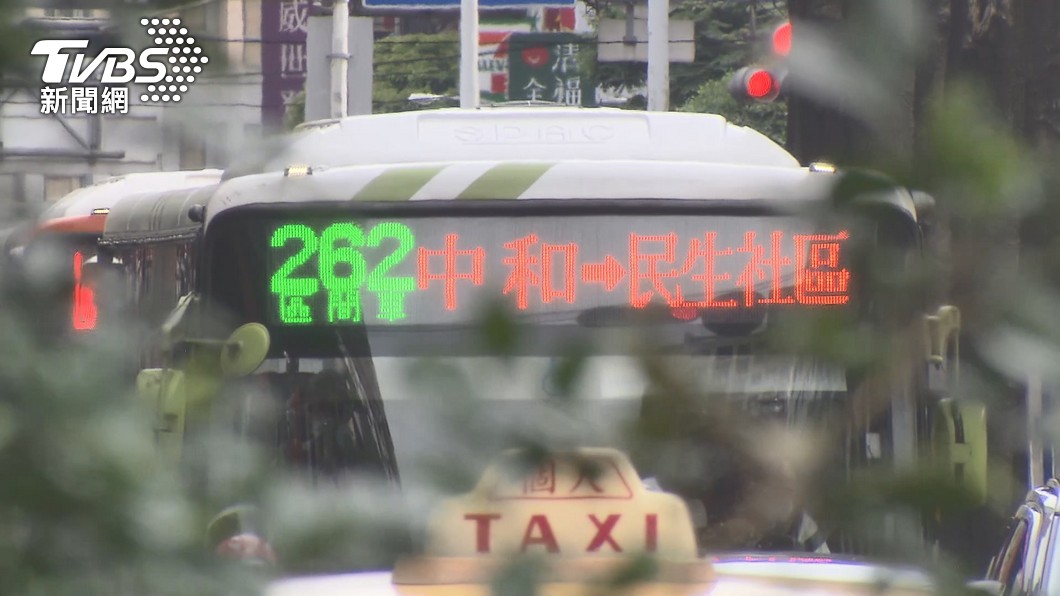 案1136完整足跡 曾搭6公車、逛家樂福、樂華夜市