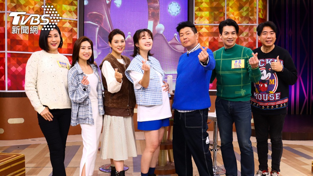 伊正(圖右2)上《一袋女王》。(圖/衛視中文台提供)