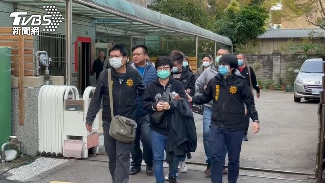 刑事局逮捕2名台灣幹部及7名逃逸勞工。(圖/TVBS)
