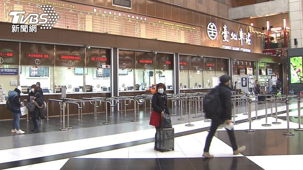 台鐵公告,旅客進入車廂及站體都須佩戴好口罩。(圖/TVBS資料畫面)