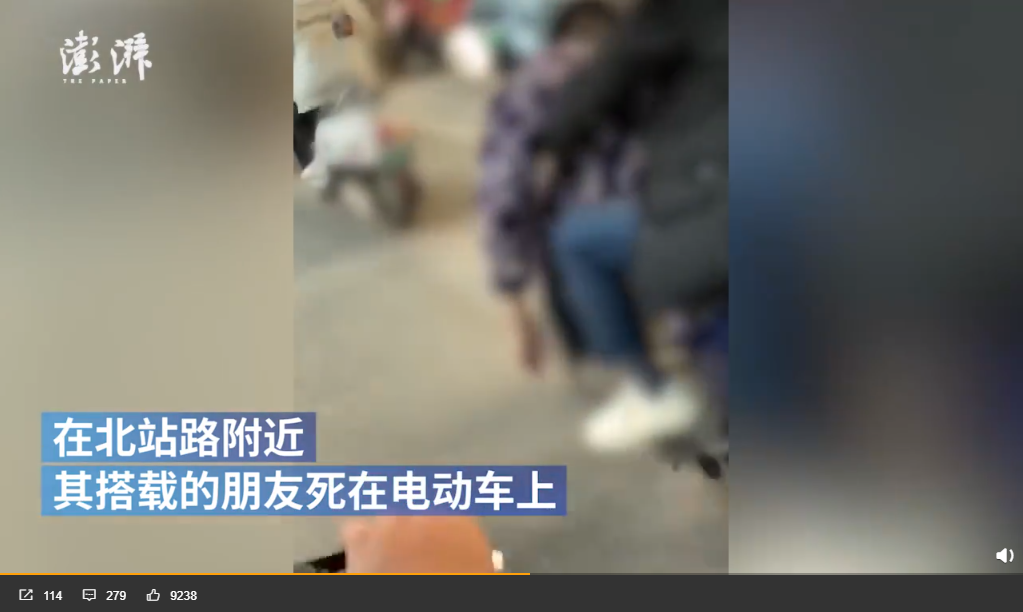 男子事後主動報案稱「朋友死在車上」。(圖/翻攝自澎湃新聞)