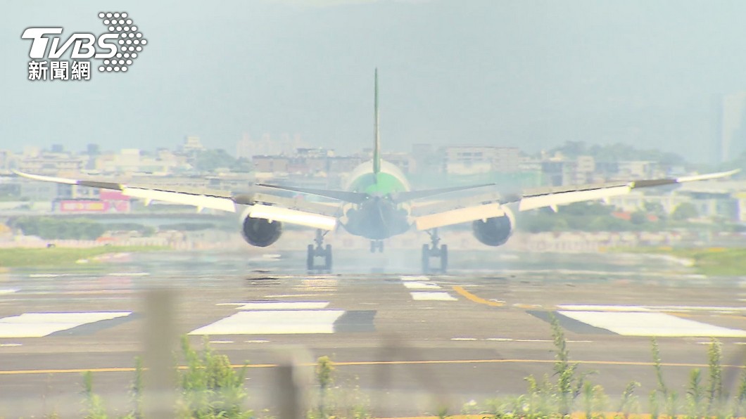 染疫台商溜回台治療 空姐批不顧他人死活:出事找誰討