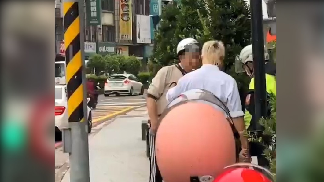 巡邏警經過發現衝突。(圖/翻攝網路)
