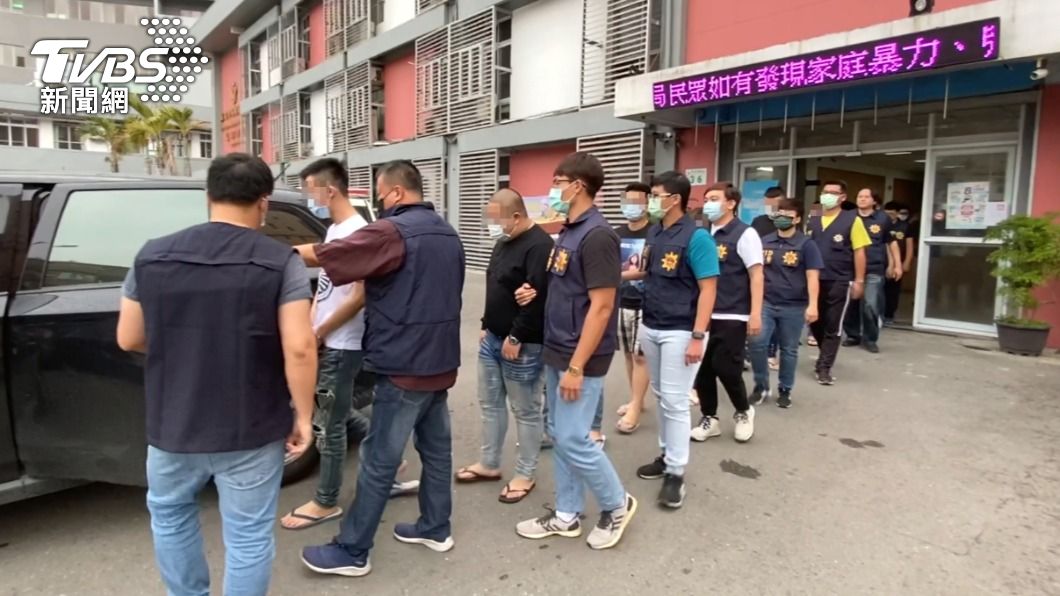 四海幫惡煞當街狂毆擄人 男子奮勇反抗逃過一劫