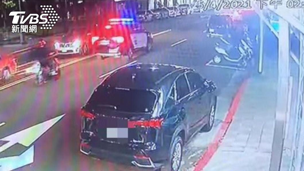 警到場盤查違規。(圖/TVBS)