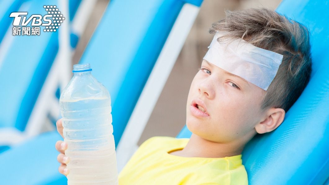 中暑與橫紋肌溶解是導致急性腎衰竭的常見因素。(示意圖/shutterstock達志影像)