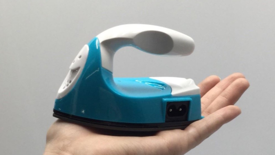 外型小而美！　日本吸塵器、電熨斗都只「手掌」大
