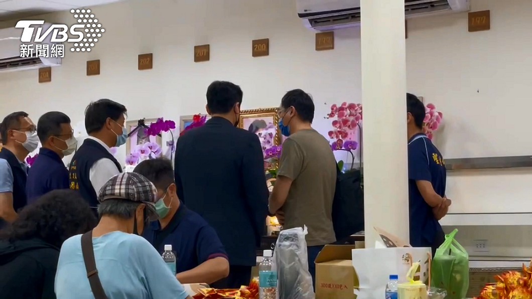 黃暐瀚趕往台中奔喪。(圖/TVBS)