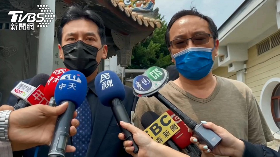 悲傷母親節…黃暐瀚抵靈堂憔悴送別媽媽：盼酒駕別再發生
