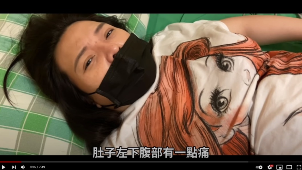 小甜甜透露自己近日腹部突然感到劇痛。（圖／翻攝自《甜甜媽我當Mother》YouTube）