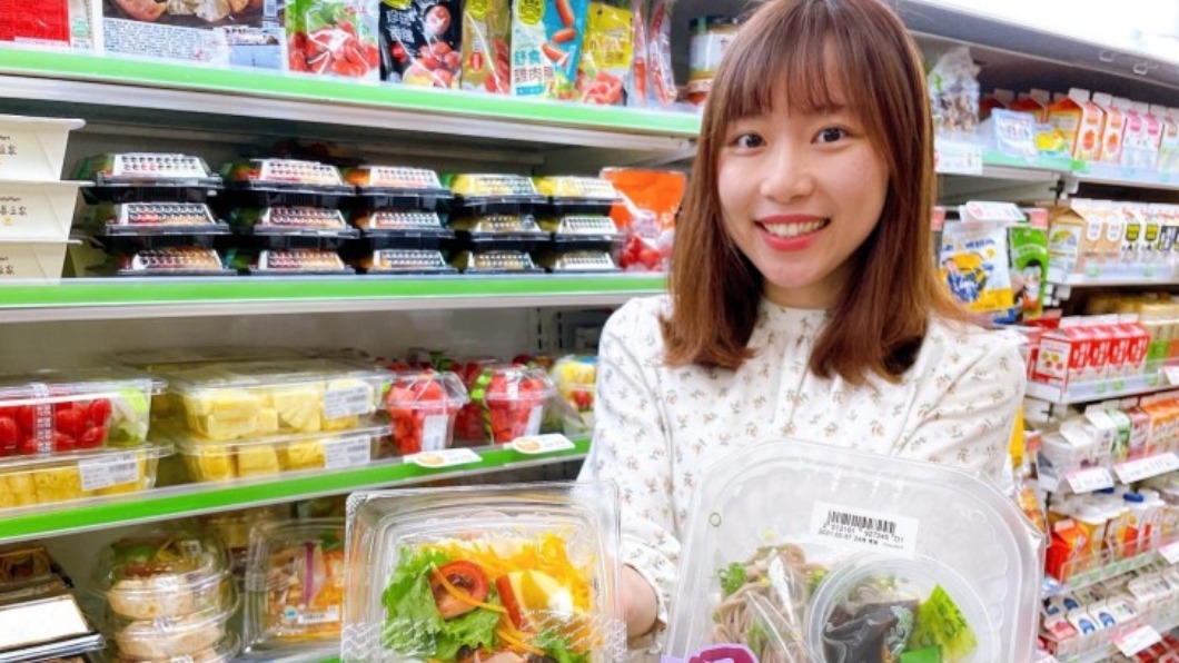 全家指出台灣夏季涼麵商機大約有15億元,這回用改版涼麵應戰夏日「熱」商機。(圖/全家提供)