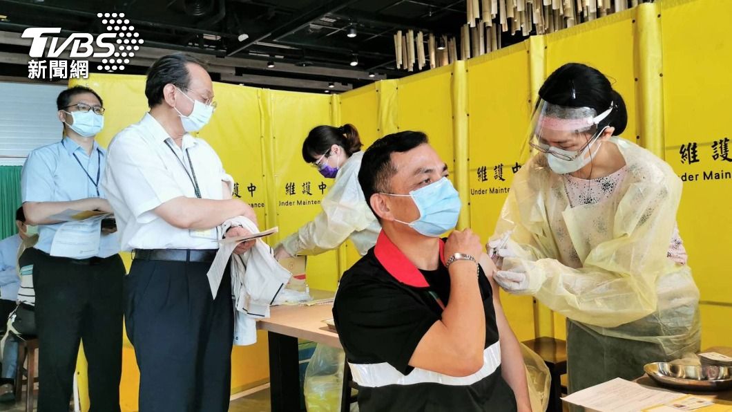 桃機員工接種疫苗。(圖/中央社)