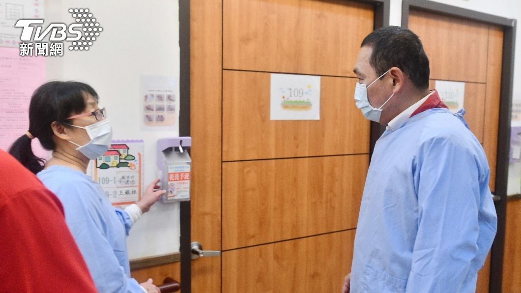 侯友宜探視長照機構防疫措施。（圖／中央社）