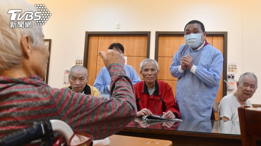 侯友宜探視長照機構 盼第一時間掌握防疫資訊