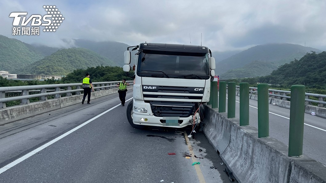 蘇花公路發生車禍。(圖/TVBS)