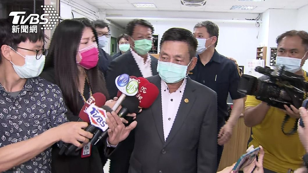 追查潑蟑案！餐應老闆到案說明　「不認識阿民」