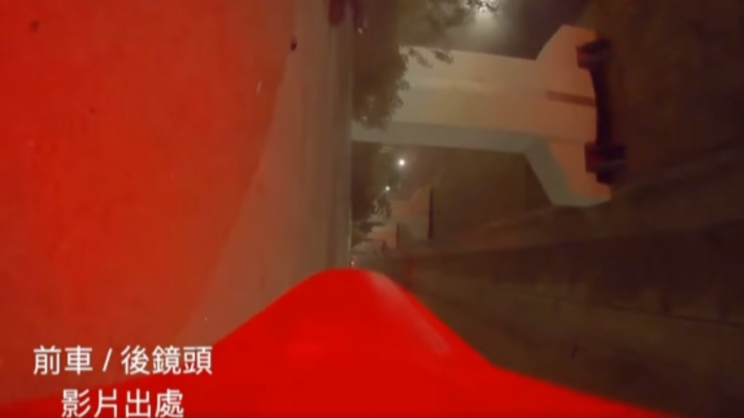 警方表示騎士左轉道直行已違反《道交條例》。(圖/翻攝自記者爆料網)