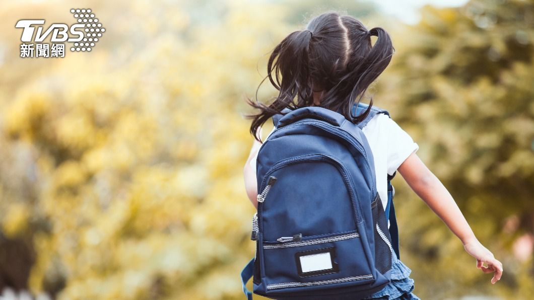 9歲女學英文遭20同學重壓 「頸椎骨裂」母痛心喊告