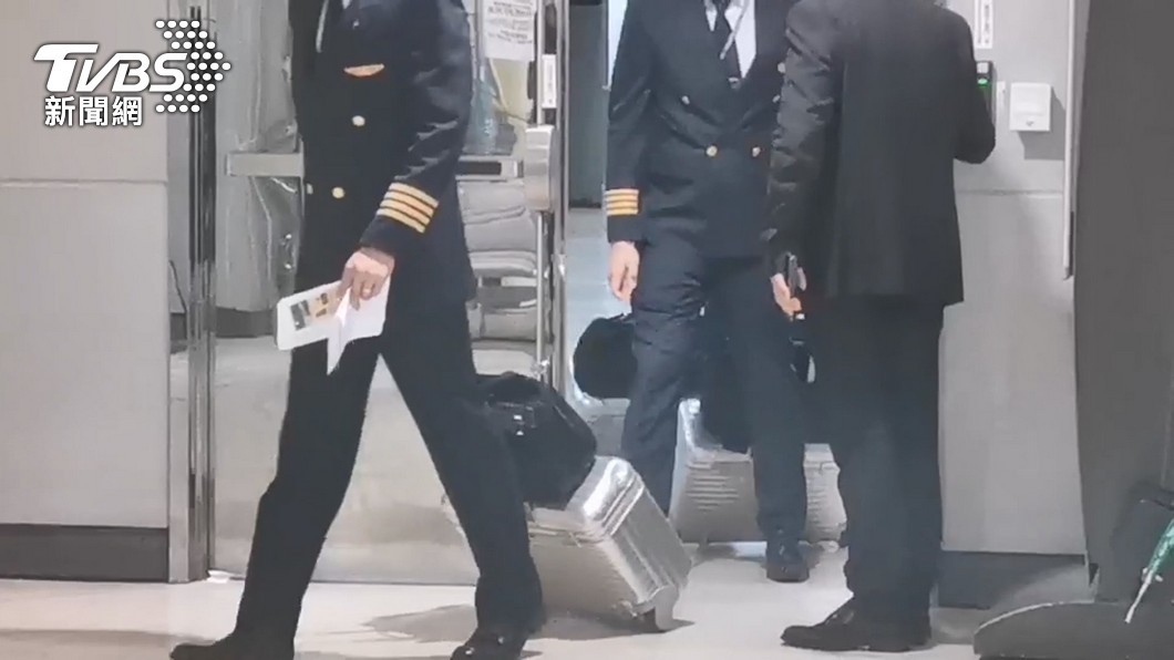 全國首例!4機師獲法院釋放「返家1人1戶居檢」 指揮中心回應了