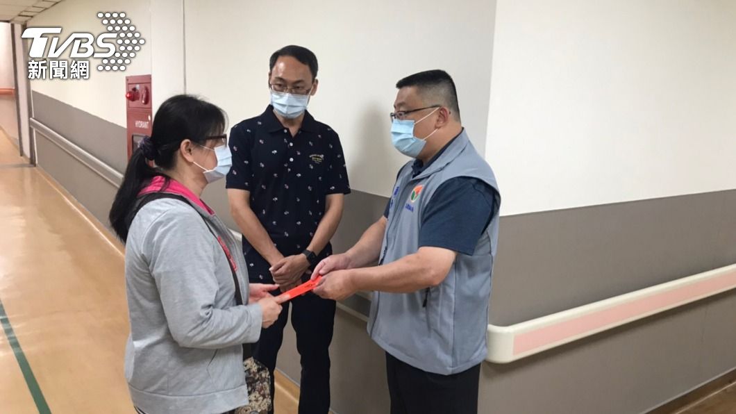 拒捕男持刀偷襲　苗警所長遭刀捅送加護病房