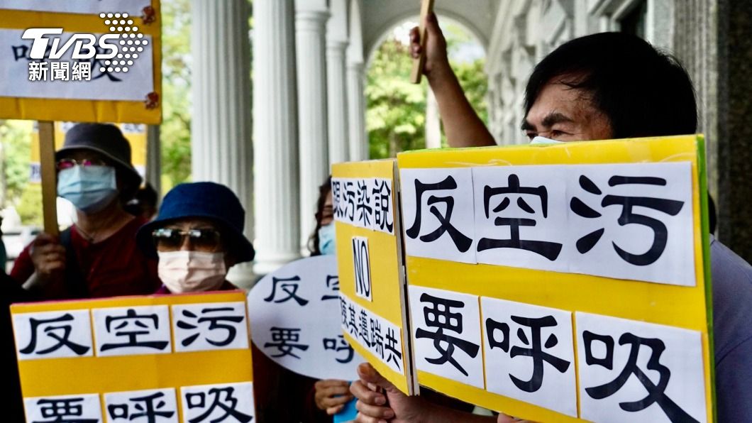 民團到高市議會陳情。(圖/中央社)
